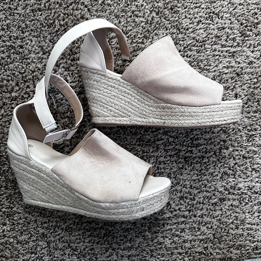 Beige platforms
